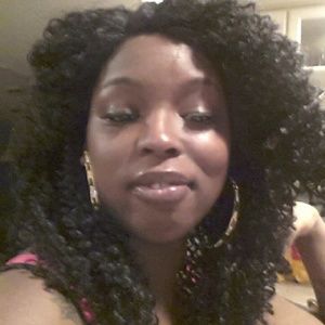 Meet your Posher, Monique