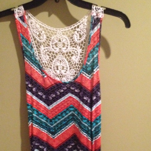 2 Rue 21 TANKS 💗 - Picture 2 of 4