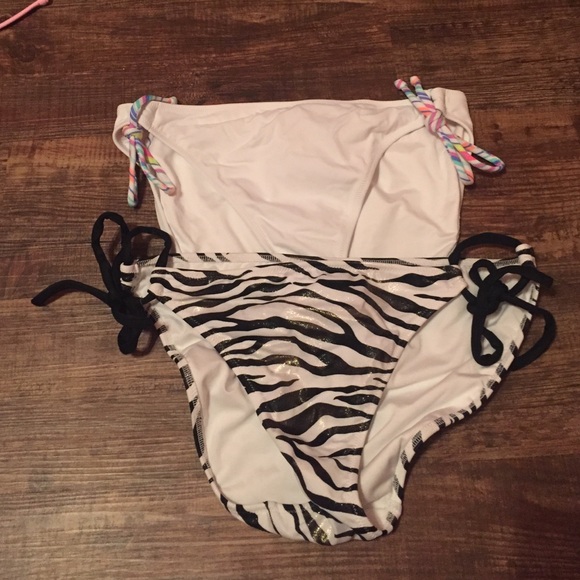 2 Brand New Vs Swim Bottoms