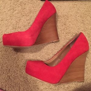 Beautiful Red Suede Ann Taylor Lucia Wedge
