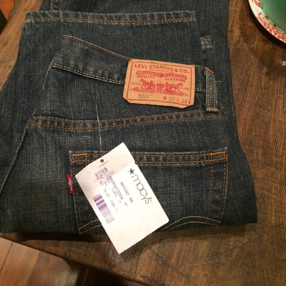 Levis - Picture 1 of 2