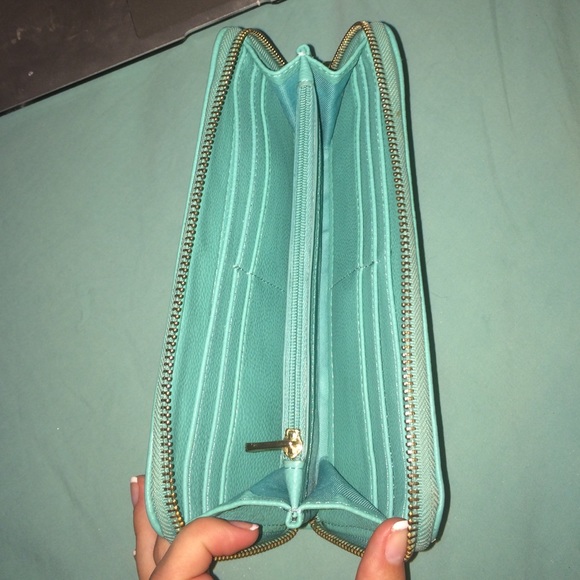Target Wallet - Picture 2 of 2