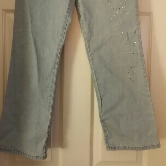 Capris light colored jean - Picture 2 of 4