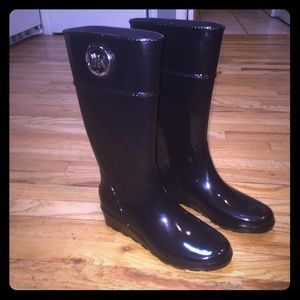 Michael kors rain boots size 10