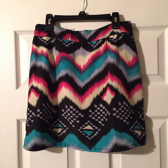 High waisted back-zip skirt