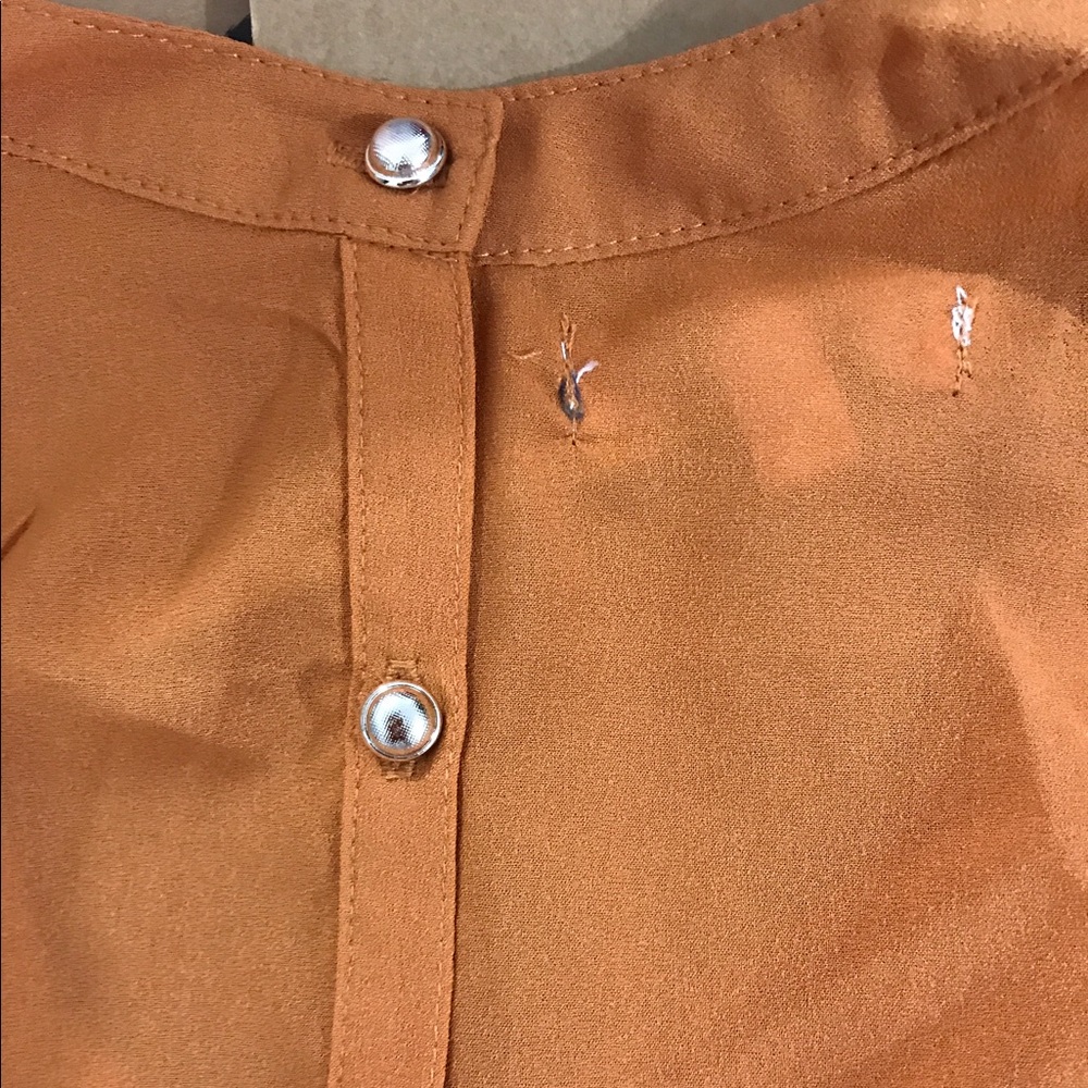 sleeveless top w/button-down back. FINAL CLEARANCE - Picture 5 of 5