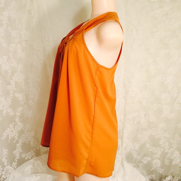 sleeveless top w/button-down back. FINAL CLEARANCE - Picture 3 of 5