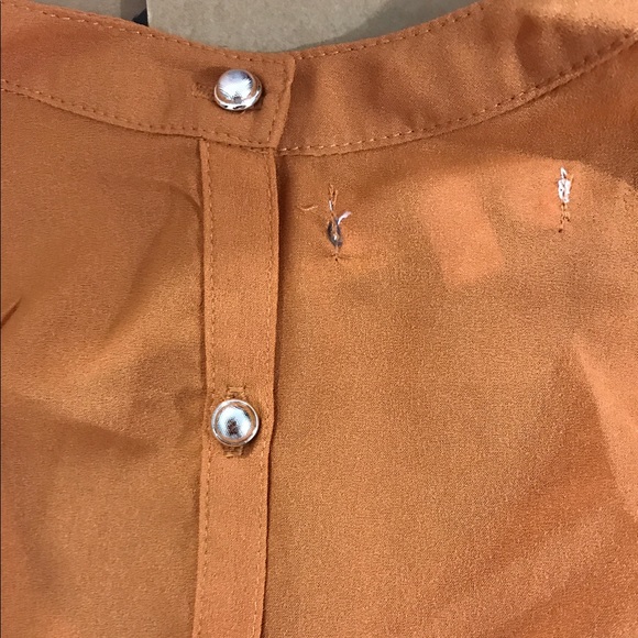 sleeveless top w/button-down back. FINAL CLEARANCE - Picture 5 of 5