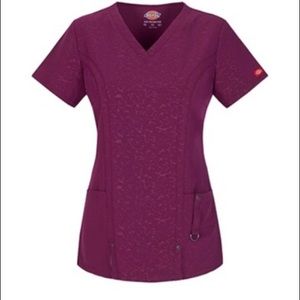 ✨Set of dickies scrubs in wine✨