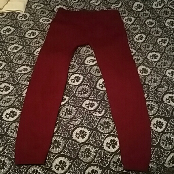Rue 21 leggings burgundy and black