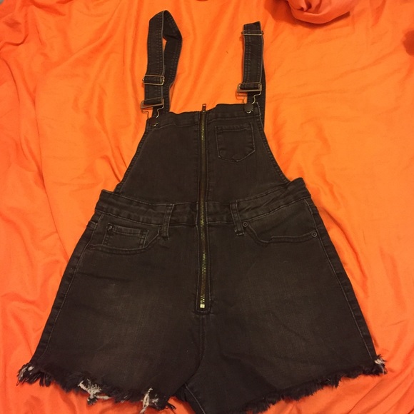 NWOT black overall shorts