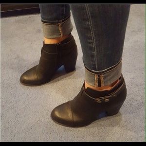 Womens black ankle bootie