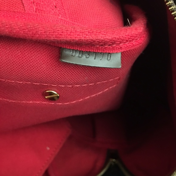 💢SOLD💢 Louis Vuitton Rivington PM - Picture 2 of 4