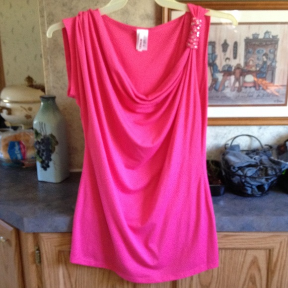 Bright pink tank top in perfect condition!💖