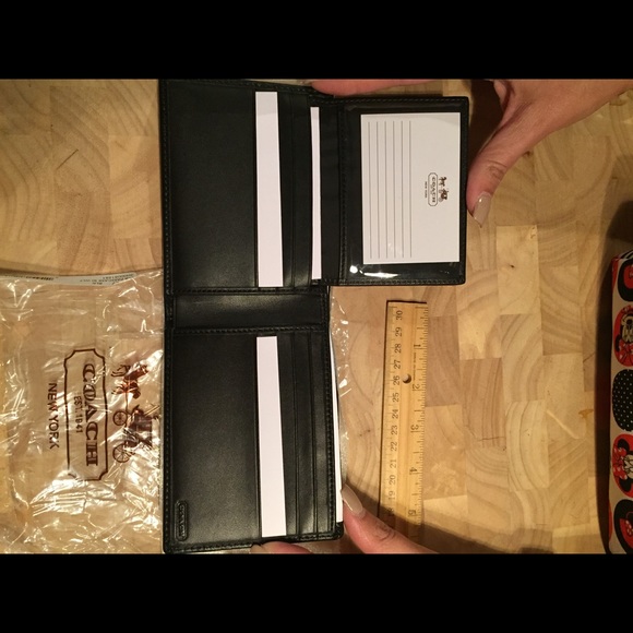 New Coach Signature Embossed Passcase ID Wallet - Picture 2 of 4