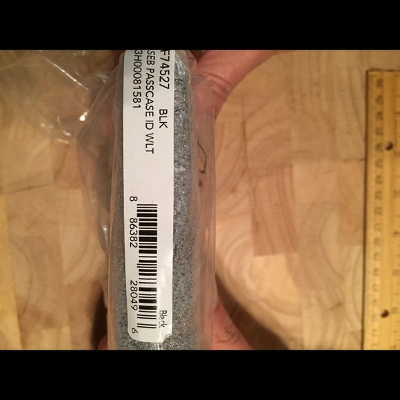 New Coach Signature Embossed Passcase ID Wallet - Picture 4 of 4