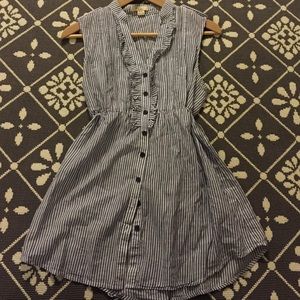 Sleeveless button down shirt