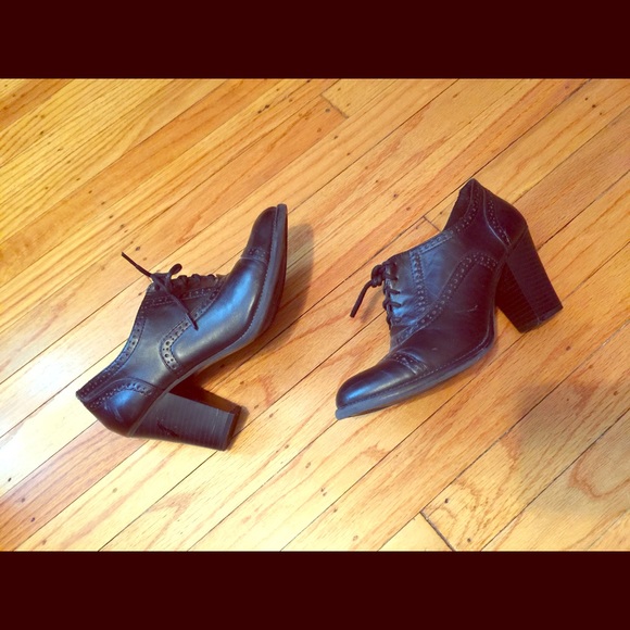 Massimo vintage lace up school girl booties! 👀