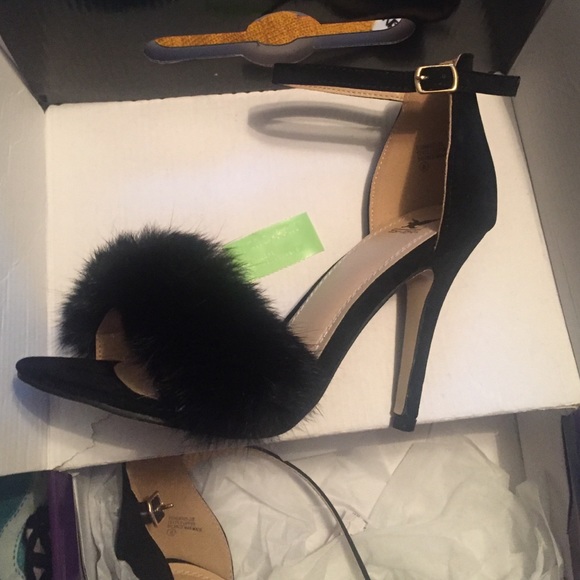Furry black heels !