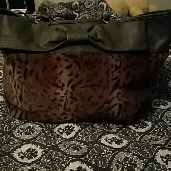 Leopard print travel bag