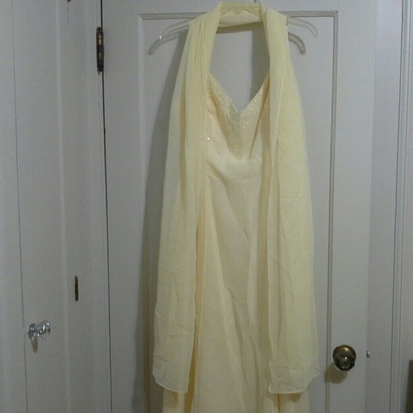 Formal gown - Picture 1 of 4