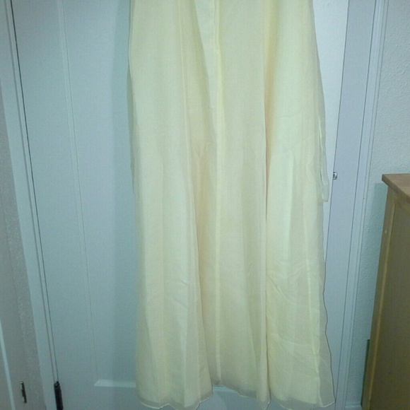 Formal gown - Picture 4 of 4