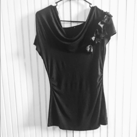 Small to medium (4 to 8) shirt w/ ribbon detail