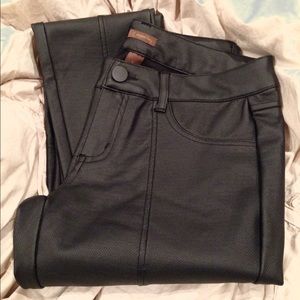 Stretchy Leather-look pants