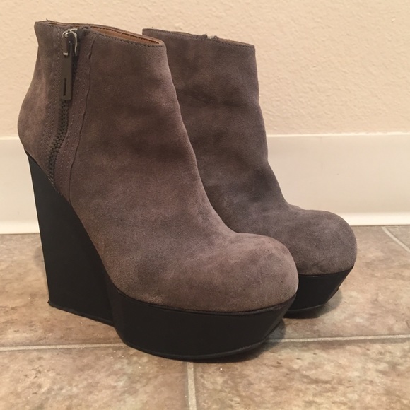 ACNE HYBRIA GREY SUEDE BOOTS ORIGINAL PRICE $650 - Picture 2 of 4
