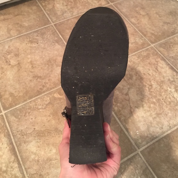 ACNE HYBRIA GREY SUEDE BOOTS ORIGINAL PRICE $650 - Picture 4 of 4