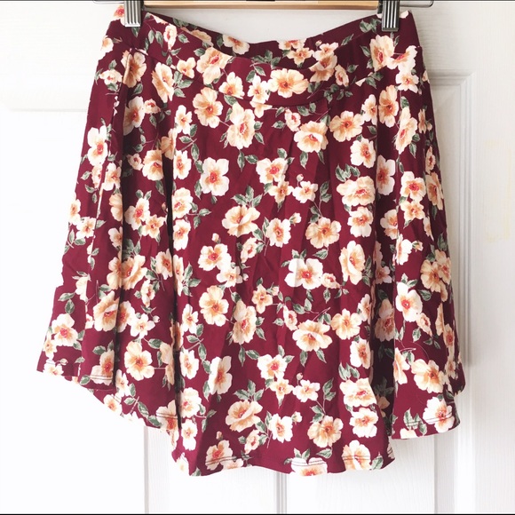 NWT Forever 21 Floral Circle Skirt - Picture 2 of 3