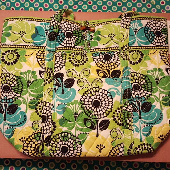 NWT Vera Bradley Vera XL tote in Limes Up