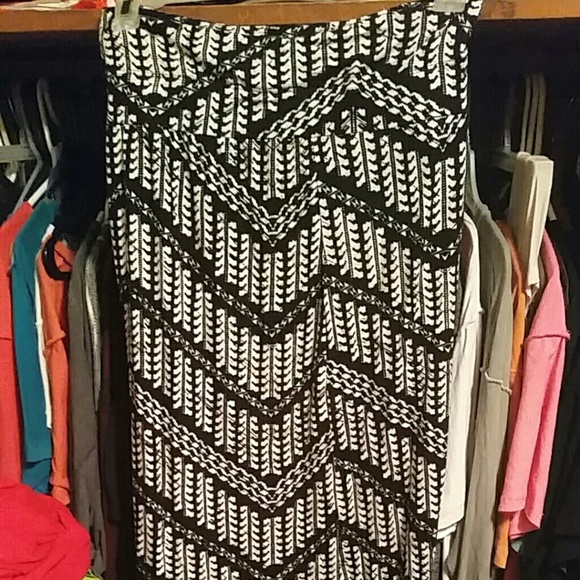 Black and white pattern maxi skirt
