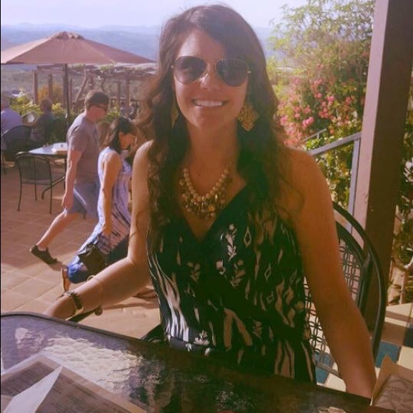 💋 Meet your posher! 💋 - Picture 4 of 4