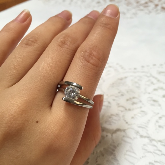 🎉Silver coloured Ring