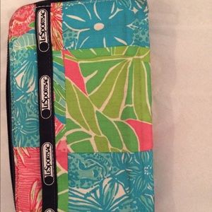 Lily Pulitzer Le Sac wallet