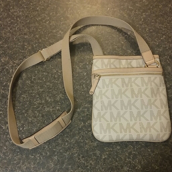 Michael Kors Authentic Vanilla Jet Set Crossbody