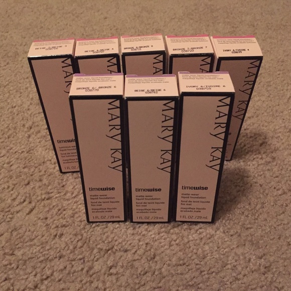 Mary Kay Luminous & Matte Foundations variety pack