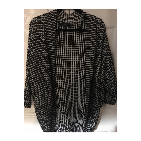 Black & White Patterned Shaw✬ - Picture 1 of 3