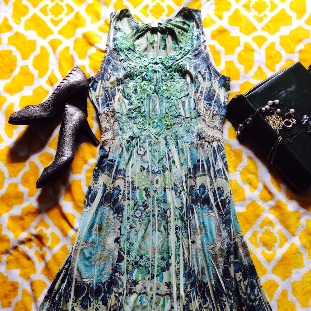 🦋 DONATION Intricately detailed Print Dress