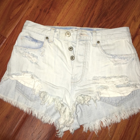 High waisted Light Denim Abercrombie shorts
