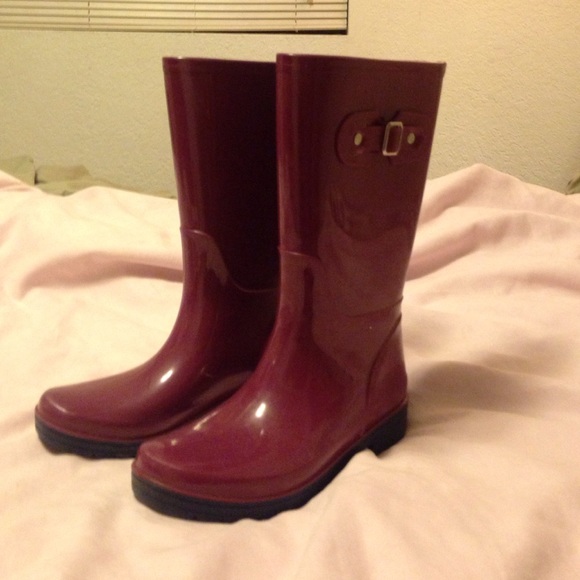 Adorable rain boots!