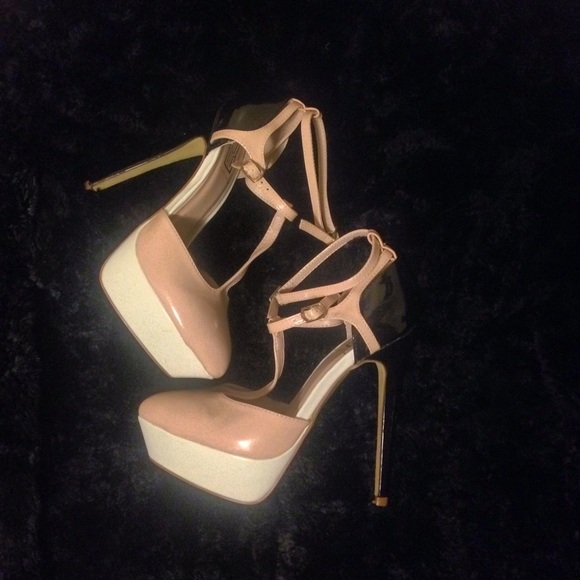 ✨HEELS - Never worn✨