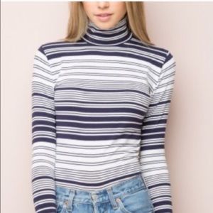 CLOSET CLOSING Kendra turtleneck top