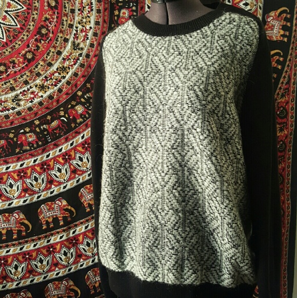 Black and white sweater - Picture 1 of 2