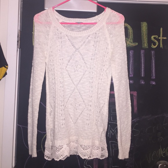 Charlotte Russe Sweater w/ crochet bottom. XS