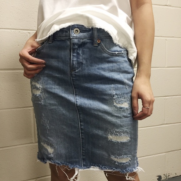 Distressed Denim Skirt 🌵 - Picture 2 of 2