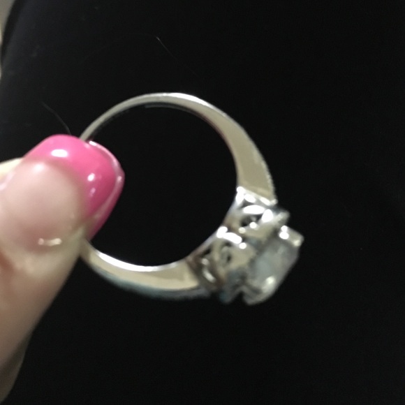 Silver ring - Picture 2 of 3