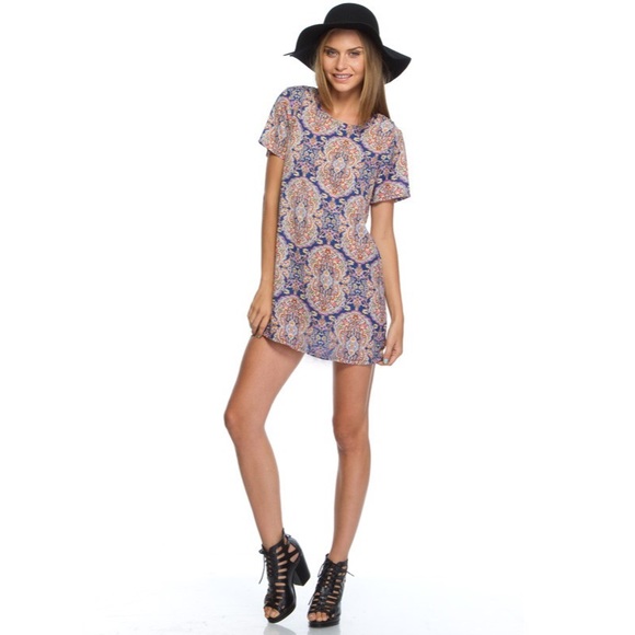 ‼️4EVER CLOSED IN 16 DAYS‼️Paisley T-Shirt Dress - Picture 3 of 4