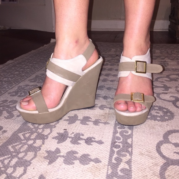 Nude wedges